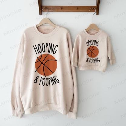 Baby -Basketball Familien Sweatshirt „HOOPING & POOPING“, Beige - Beige - Sweatshirt für Erwachsene: XL - image 1
