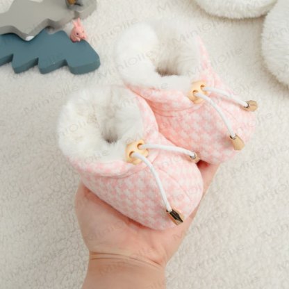 Baby mit Schachbrett und Vlies - image 9