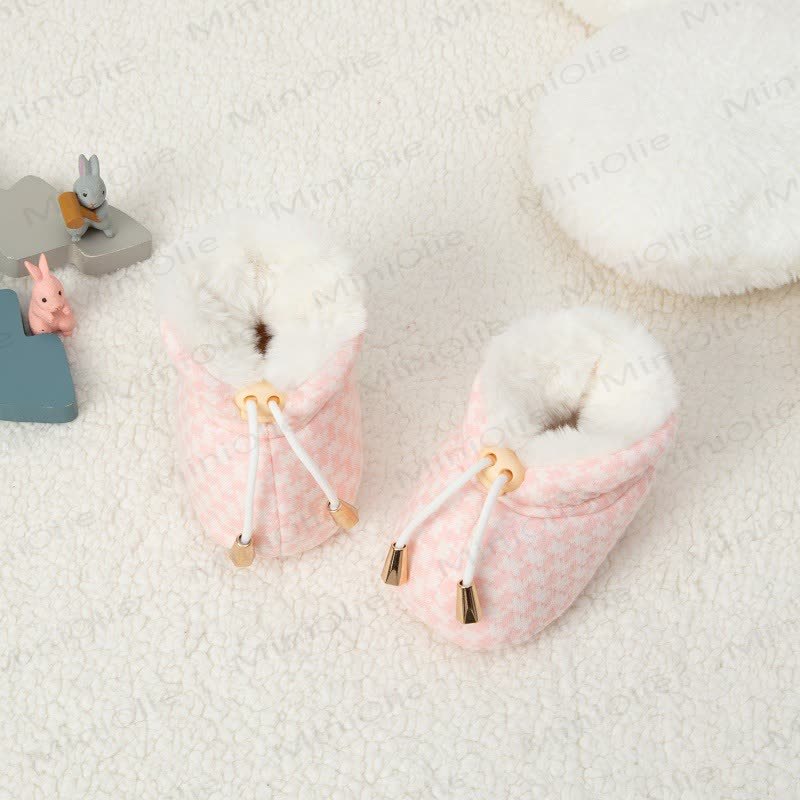 Baby mit Schachbrett und Vlies - Rosa - 6-12M - image 7