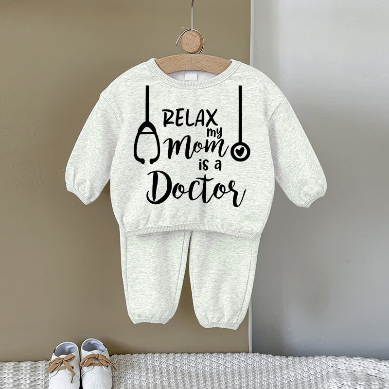 RELAX MY MOM IS A DOCTOR Baby Liebe Graues Sweatshirt 2-teiliges Set - Grau - 2-3J - image 1