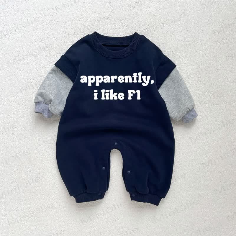 APPARENTLY I LIKE F1 der Dunkelblau Farbblock Strampler von F1 für Baby und Kleinkind . - Dunkelblau - 18-24M - image 1