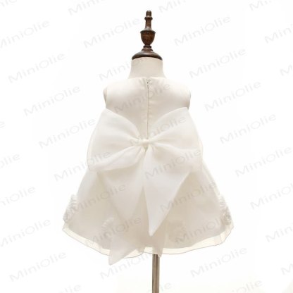 Weißes Kleid mit Schleife und Blume für Baby - image 5