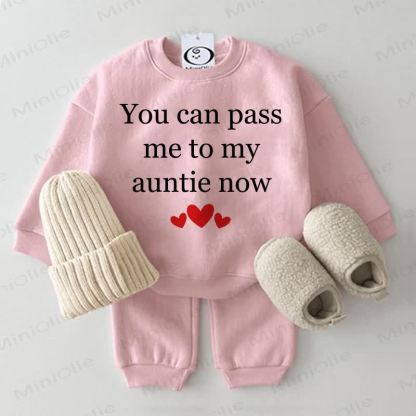 YOU CAN PASS ME TO MY AUNTIE NOW. Baby Liebe 2-teiliges Sweatshirt Set in Rosa - Rosa - 2-3J - image 1