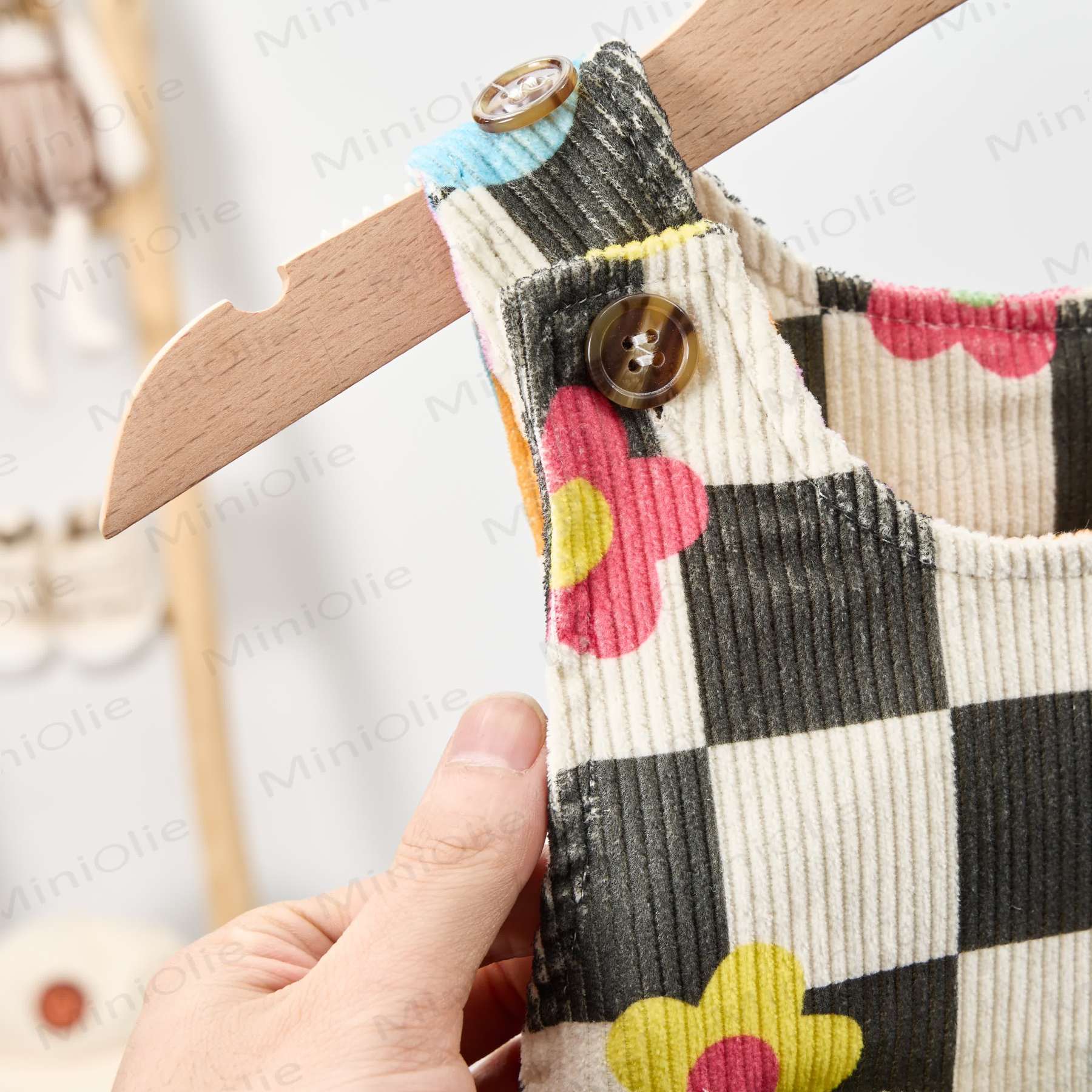 Baby Kleinkind Schachbrett und Bunt Blumen  - image 3