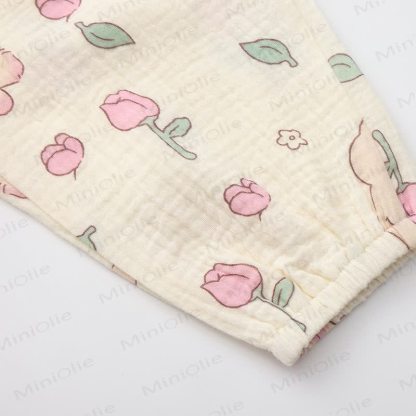 Baby Kleinkind mit Cartoon- Hose  - image 19