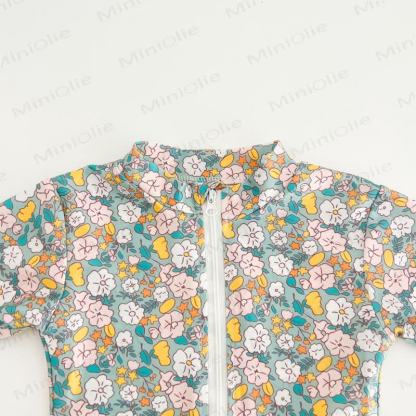 Kleinkind -Mädchen- Badeanzug mit Erdbeere und Blumen , Reißverschluss und Hut - image 10