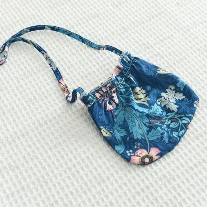 Blumen Kleid mit Kleinkind und Tasche - image 9