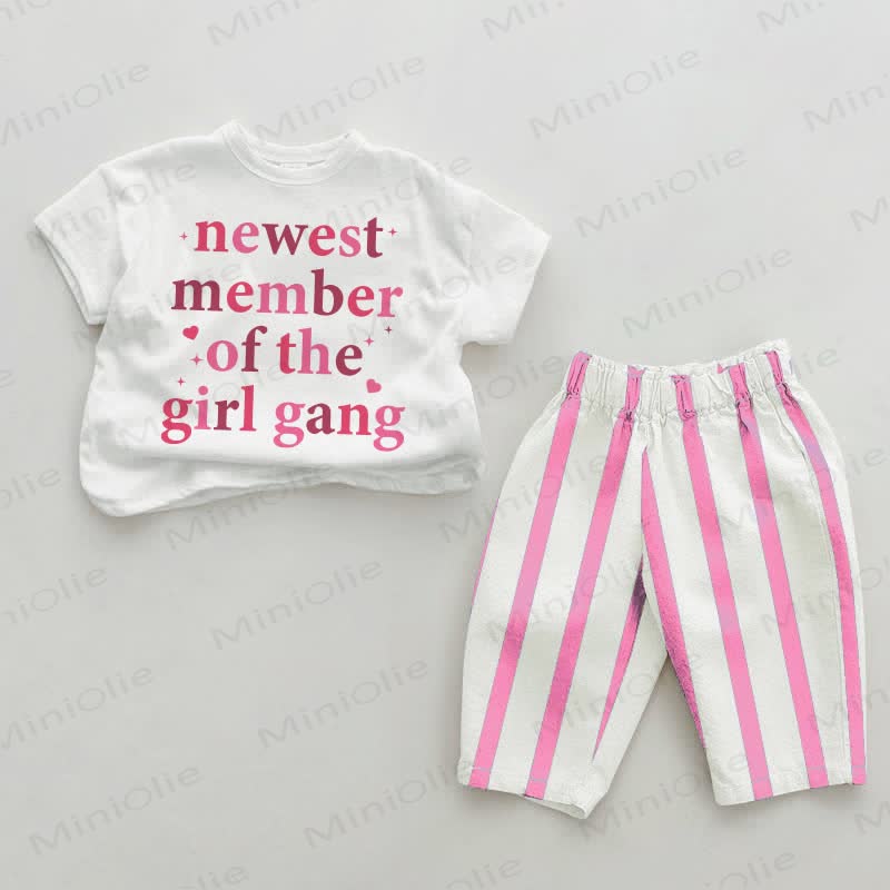 NEWEST MEMBER OF THE GIRL GANG: Baby , vertikal Streifen 2-teiliges Set - Weiß & Rosa - 2-3J - image 1