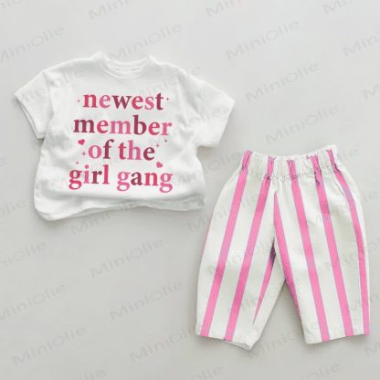 NEWEST MEMBER OF THE GIRL GANG: Baby , vertikal Streifen 2-teiliges Set - Weiß & Rosa - 2-3J - image 1