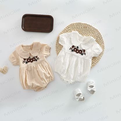 Baby mit Peter-Pan-Kragen und Bodysuit - image 1