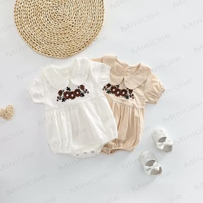 Baby mit Peter-Pan-Kragen und Bodysuit - image 3
