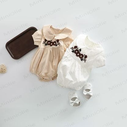 Baby mit Peter-Pan-Kragen und Bodysuit - image 2