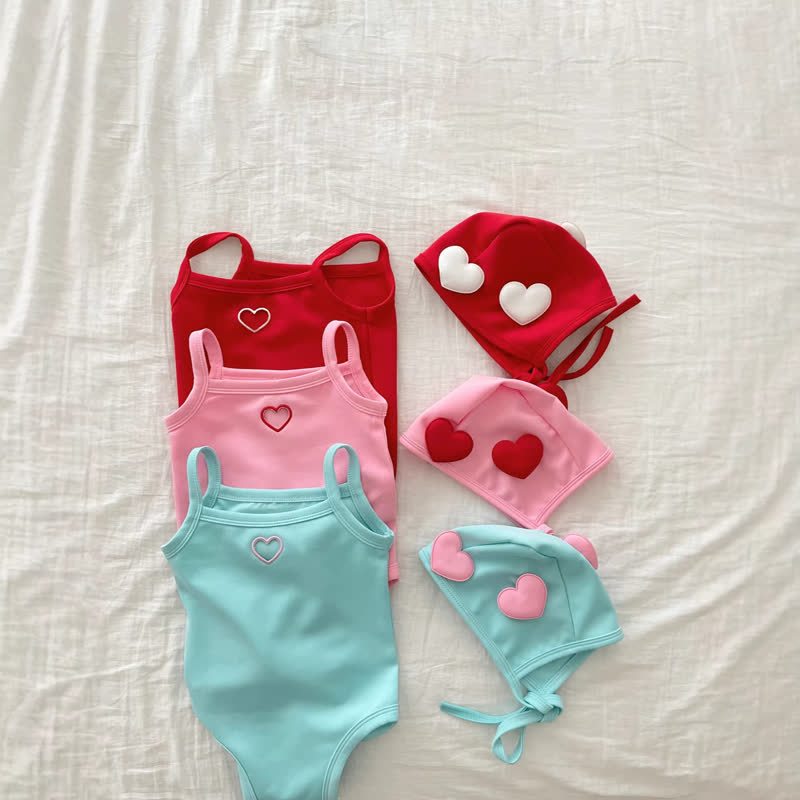 Baby Badeanzug mit Herz und Hut - image 1