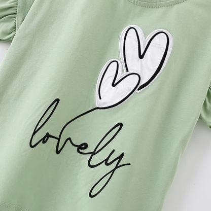 LOVELY grünes T-Stück -Shirt mit Herz und Rüschenärmeln für Kleinkind - image 3