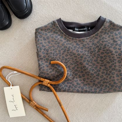 Leopardenmuster T-Shirt für Kleinkind mit Rundhalsausschnitt - image 3