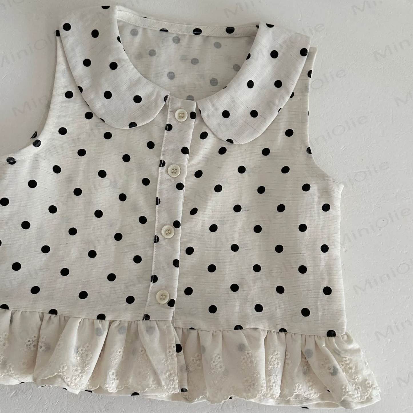 Baby Mädchen Set: Tanktop mit Peter-Pan- Punktmuster und Schwarz Shorts - image 4