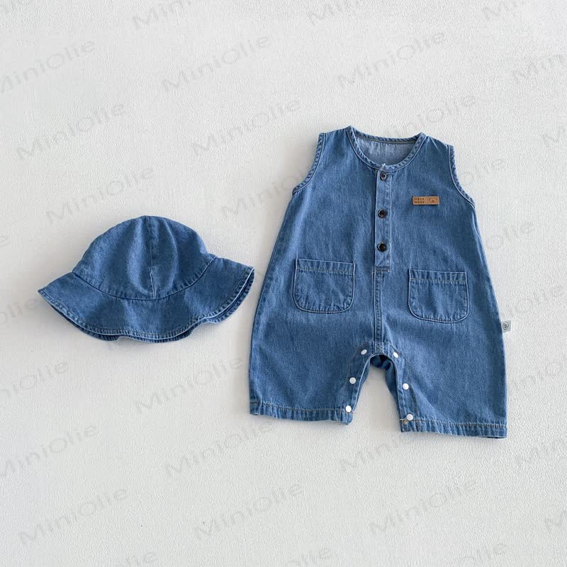 Ärmelloser Baby Strampler aus gewaschenem Denim mit passendem Hut  - Blau - 18-24M - image 3