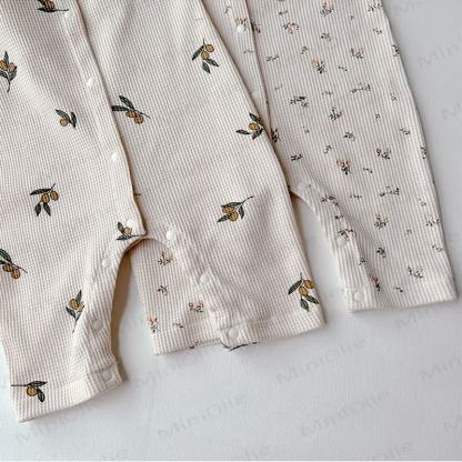 Baby Mädchen Baumwoll-Strampler in Creme mit Blumen und Strampler Stricken - image 4