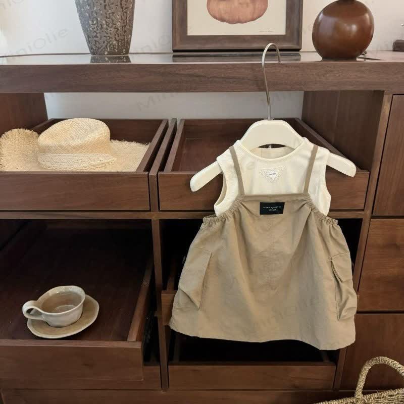 2-teiliges Set aus Jeans- Kleid und weißem Tanktop für Kleinkind-Mädchen - Braun - 6-7J - image 3