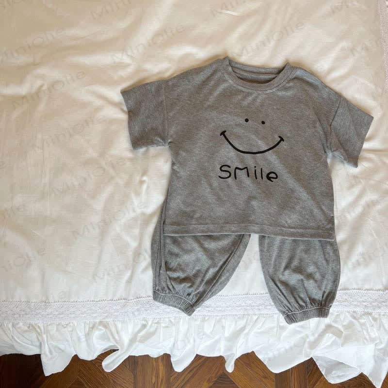 Zweiteiliges Set aus weichem Modal-Hemd mit Smiley -Gesicht und Hose Loungehose für Kleinkind - Hellgrau - 4-5J - image 2