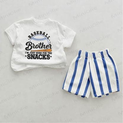 BASEBALL BROTHER I'M JUST HERE FOR THE SNACKS! Baby , vertikal Streifen 2-teiliges Shorts Set - Weiß & Blau - 2-3J - image 1