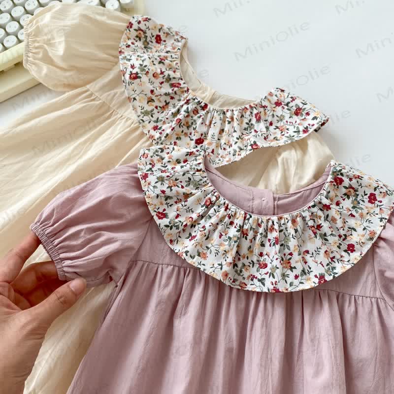 Baby mit Vintage- Blumen und Peter-Pan- Strampler - image 4
