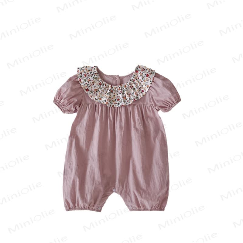 Baby mit Vintage- Blumen und Peter-Pan- Strampler - image 6