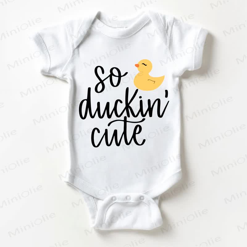 SO DUCKIN' CUTE Baby Bodysuit mit Slogan in Weiß - Weiß - 18-24M - image 1