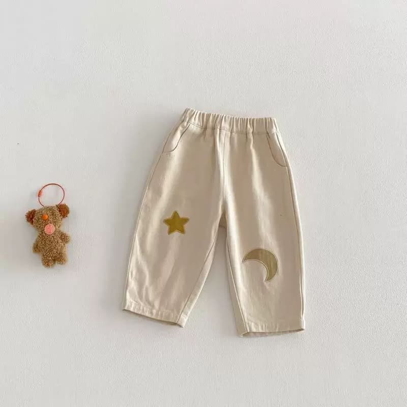 Kleinkind mit Mond- und Sternenaufnäher , bequeme Hose - Beige - 4-5J - image 2