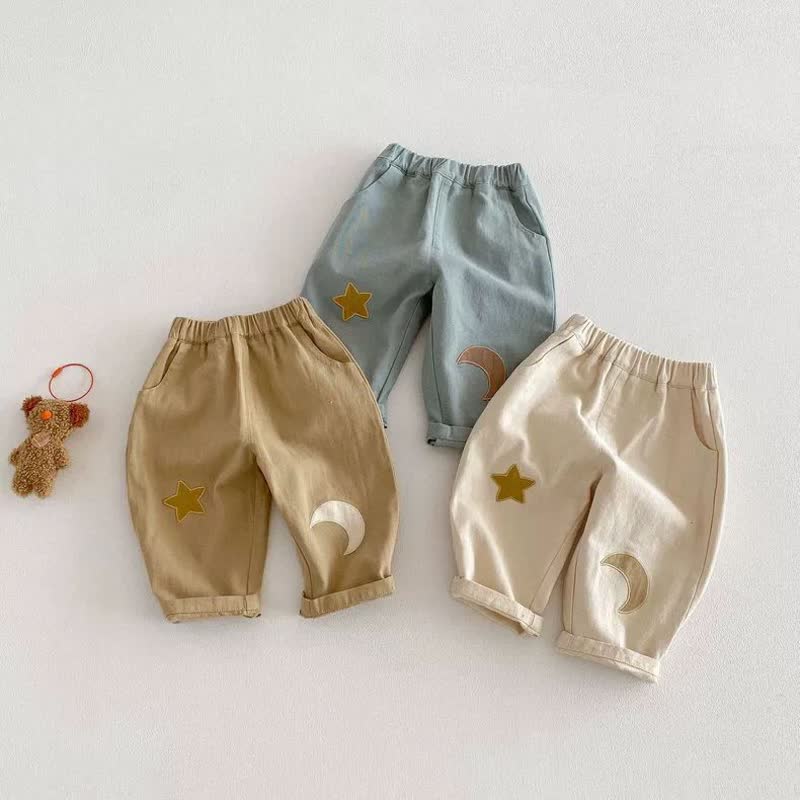 Kleinkind mit Mond- und Sternenaufnäher , bequeme Hose - image 5