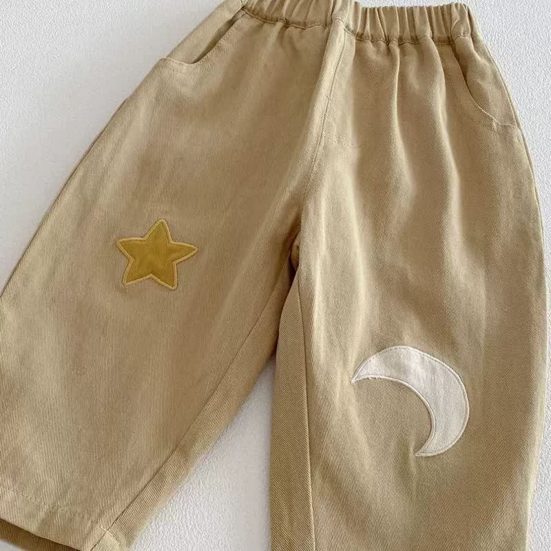 Kleinkind mit Mond- und Sternenaufnäher , bequeme Hose - image 7
