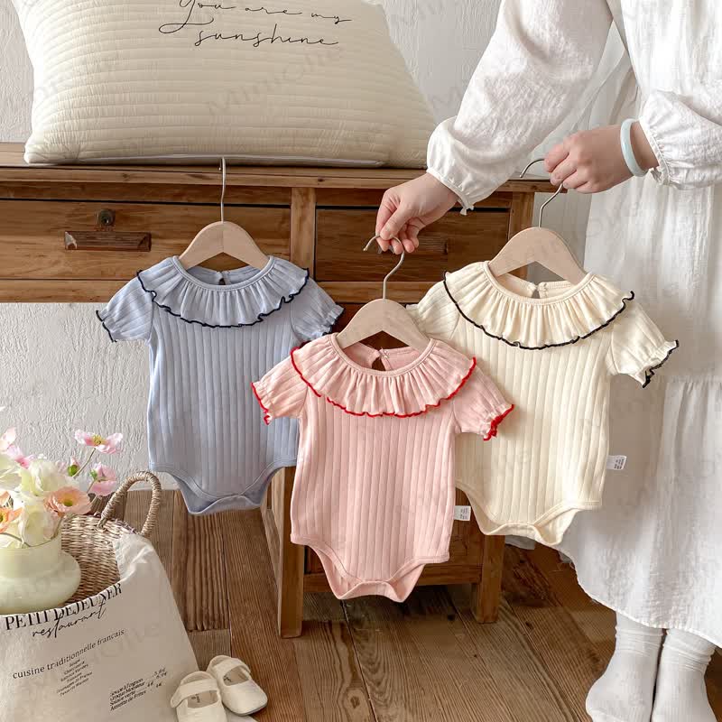Baby Bodysuit mit Gerippt und Rüschenkragen - image 1