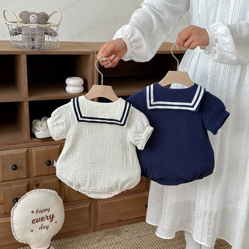 Baby Bodysuit mit nautischem Kragen und Tasche - image 4