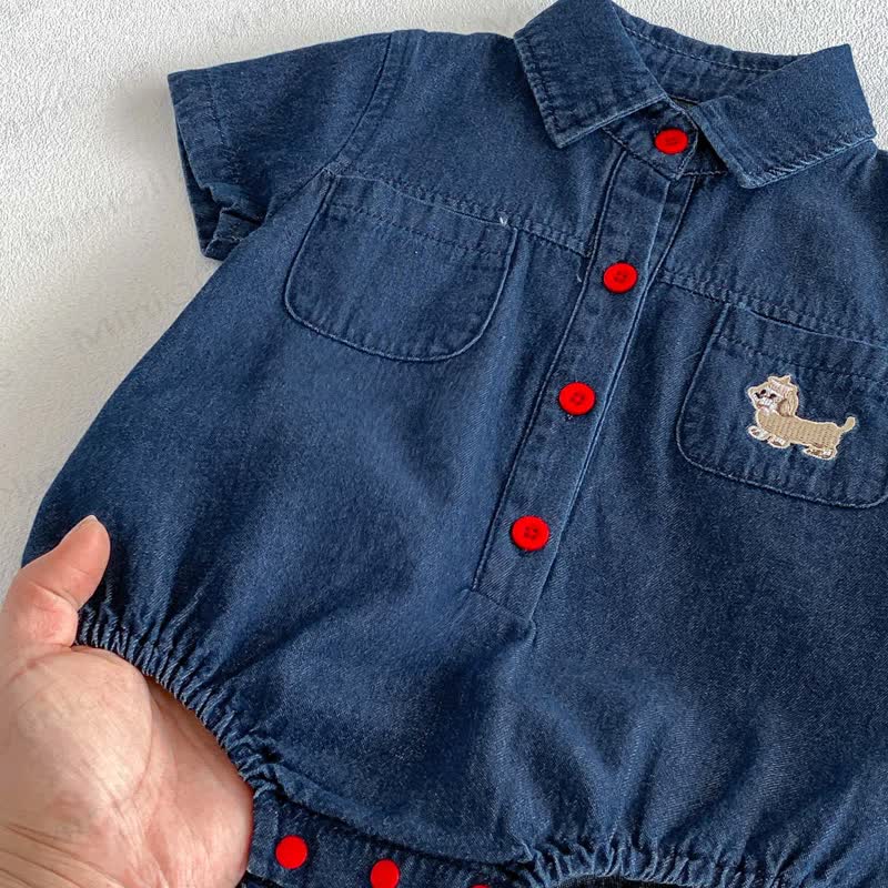 Baby Denim Bodysuit in Rot mit Druckknopfkragen - image 6