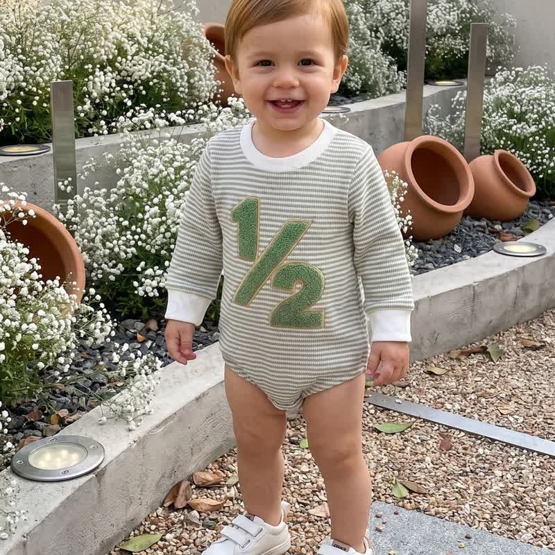 1/2 Baby Bodysuit mit Streifen und Zahlen - image 9