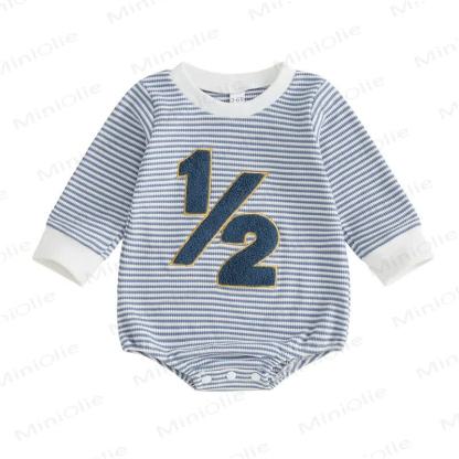 1/2 Baby Bodysuit mit Streifen und Zahlen - Blau - 6-12M - image 2