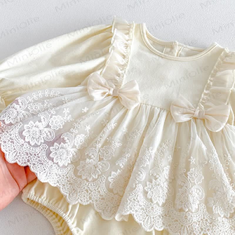 Baby Bodysuit mit Vintage - Spitzenbesatz  - image 8