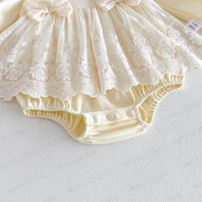 Baby Bodysuit mit Vintage - Spitzenbesatz  - image 9