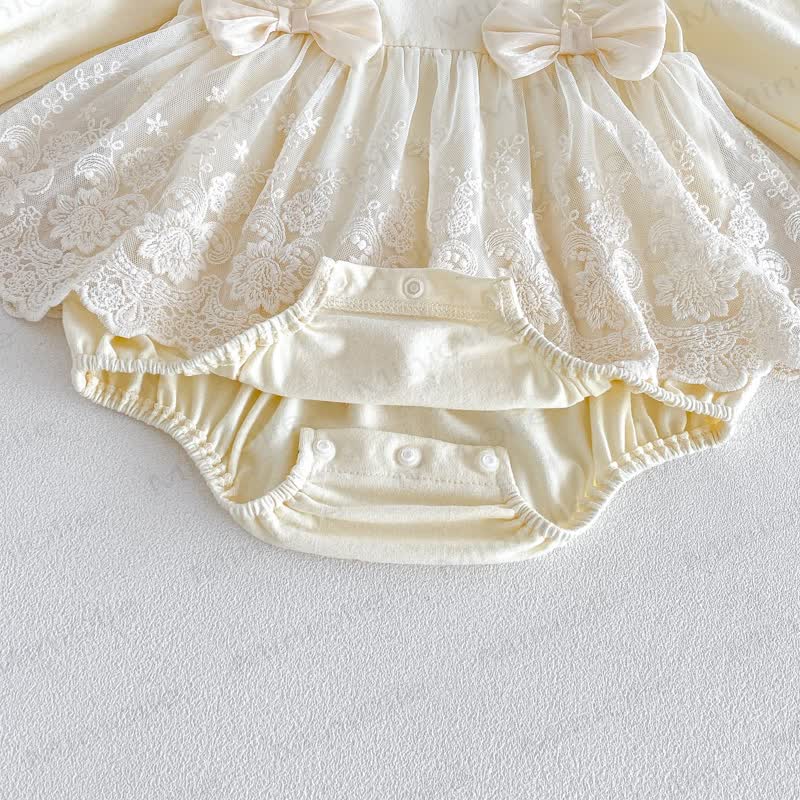 Baby Bodysuit mit Vintage - Spitzenbesatz  - image 10