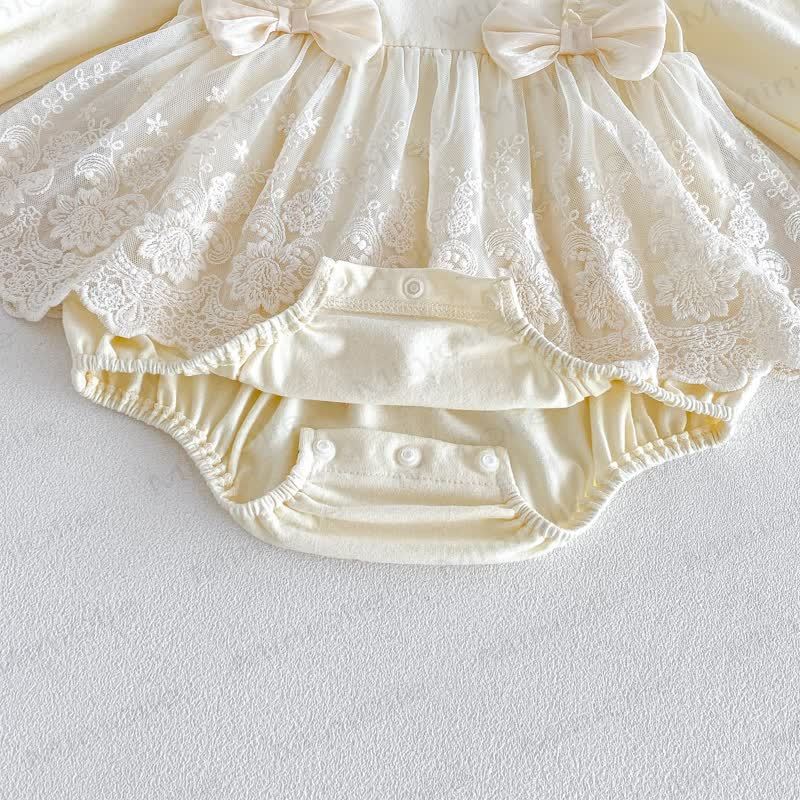 Baby Bodysuit mit Vintage - Spitzenbesatz  - image 10