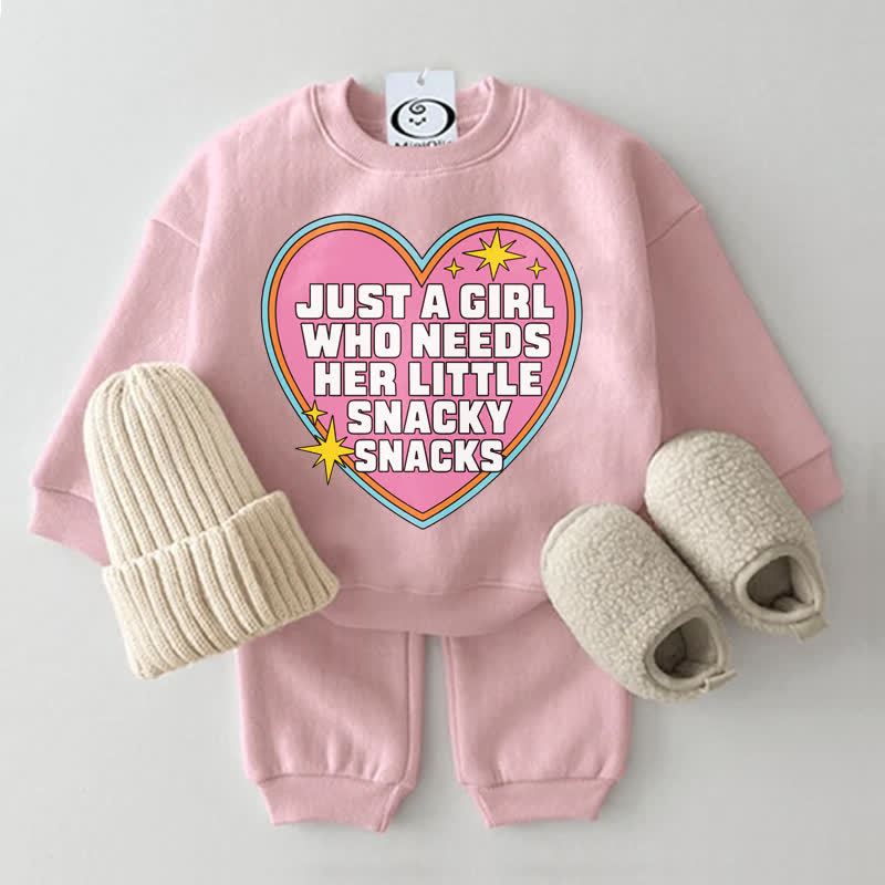 JUST A GIRL WHO NEEDS HER LITTLE SNACKY SNACKS Rosa Baby Sweatshirt -teiliges Set - Rosa - 2-3J - image 1