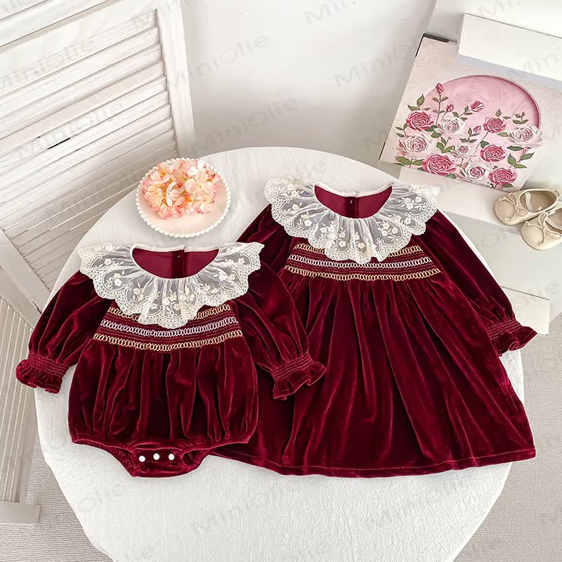 Baby und Bodysuit aus burgunderfarbenem Lace mit Kleid - image 1