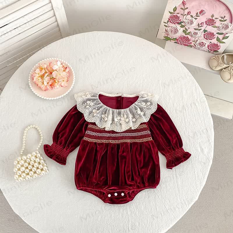 Baby und Bodysuit aus burgunderfarbenem Lace mit Kleid - image 5