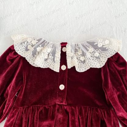 Baby und Bodysuit aus burgunderfarbenem Lace mit Kleid - image 9