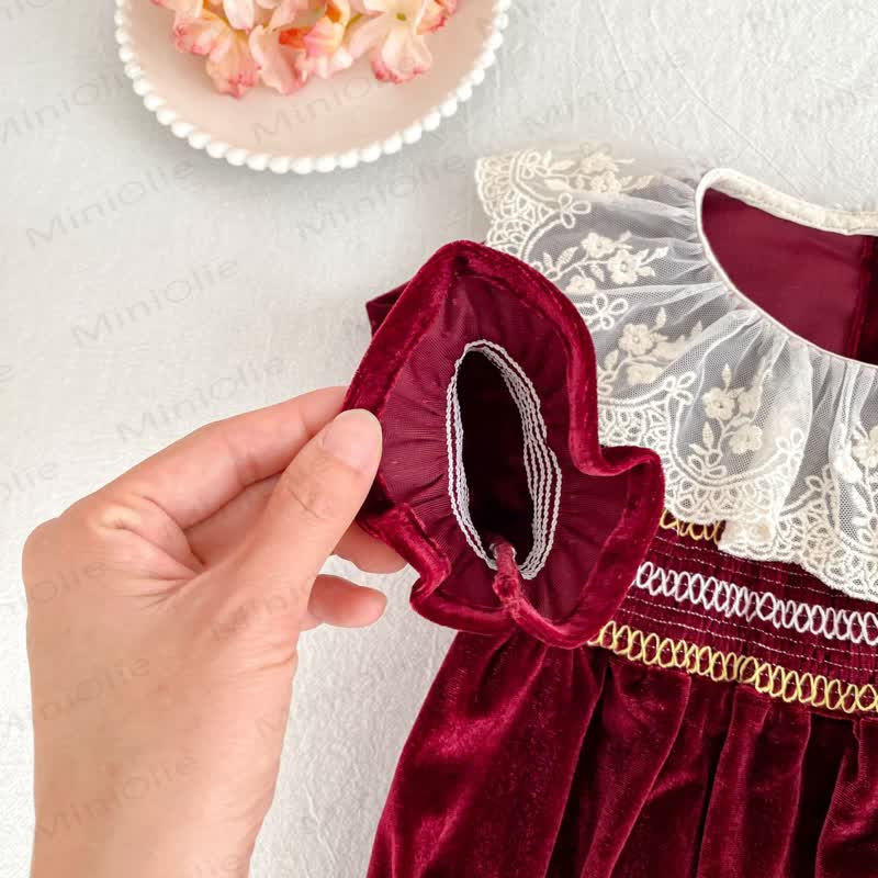 Baby und Bodysuit aus burgunderfarbenem Lace mit Kleid - image 12