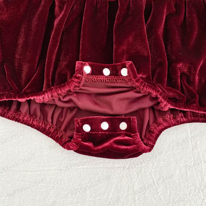 Baby und Bodysuit aus burgunderfarbenem Lace mit Kleid - image 14