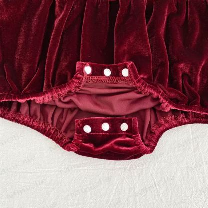 Baby und Bodysuit aus burgunderfarbenem Lace mit Kleid - image 14