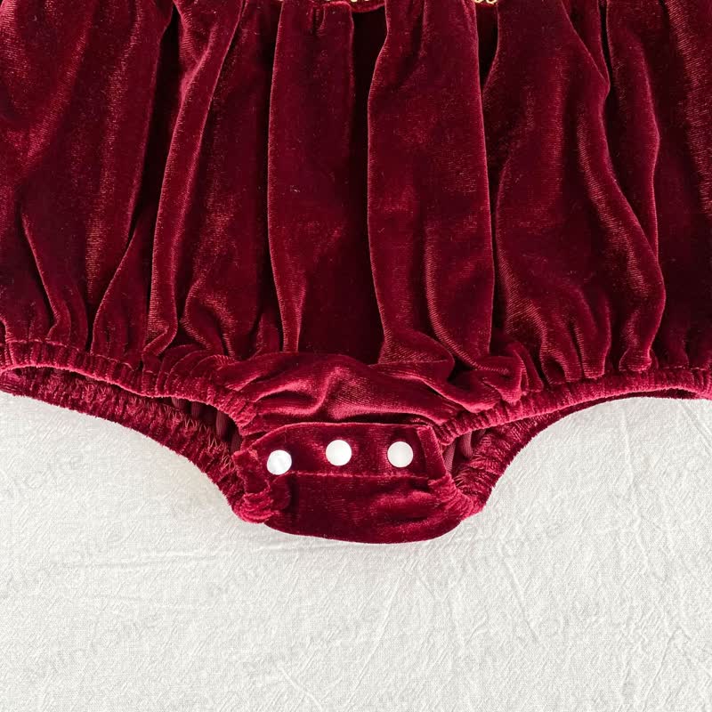 Baby und Bodysuit aus burgunderfarbenem Lace mit Kleid - image 15