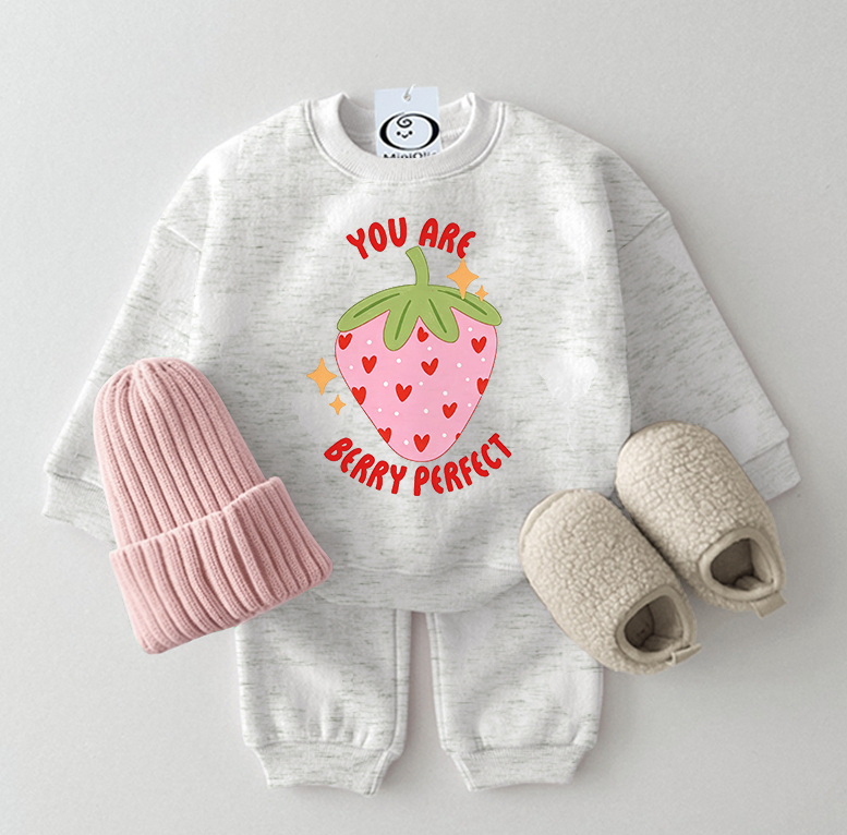 YOU ARE BERRY PERFECT Baby Sweatshirt mit Erdbeere, Hellgrau, 2-teiliges Set - Hellgrau - 2-3J - image 1
