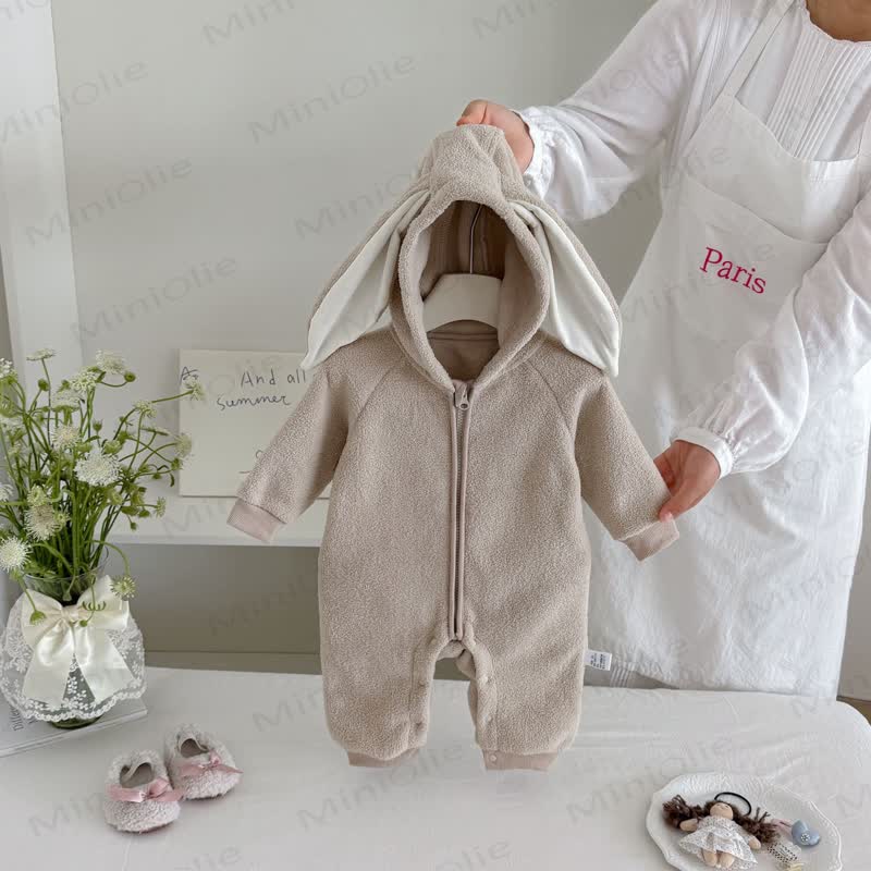Baby Sherpa- Hase mit Hasenohren, Kapuze und Strampler vorne - image 3